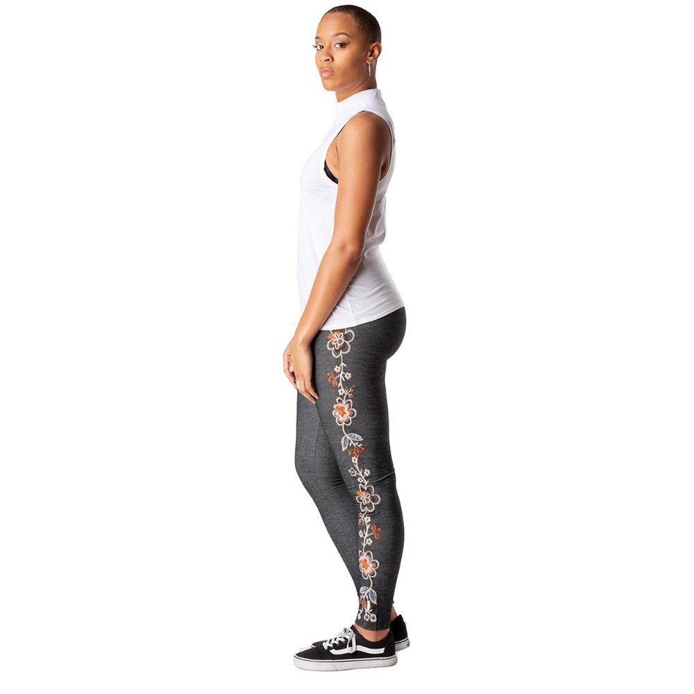 **NEW** Floral Embroidered Stretchy Leggings